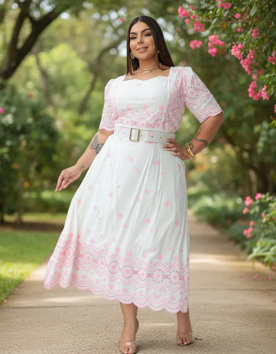 Vestido Midi Plus Size em Laise com Cinto Forrado e Barrado