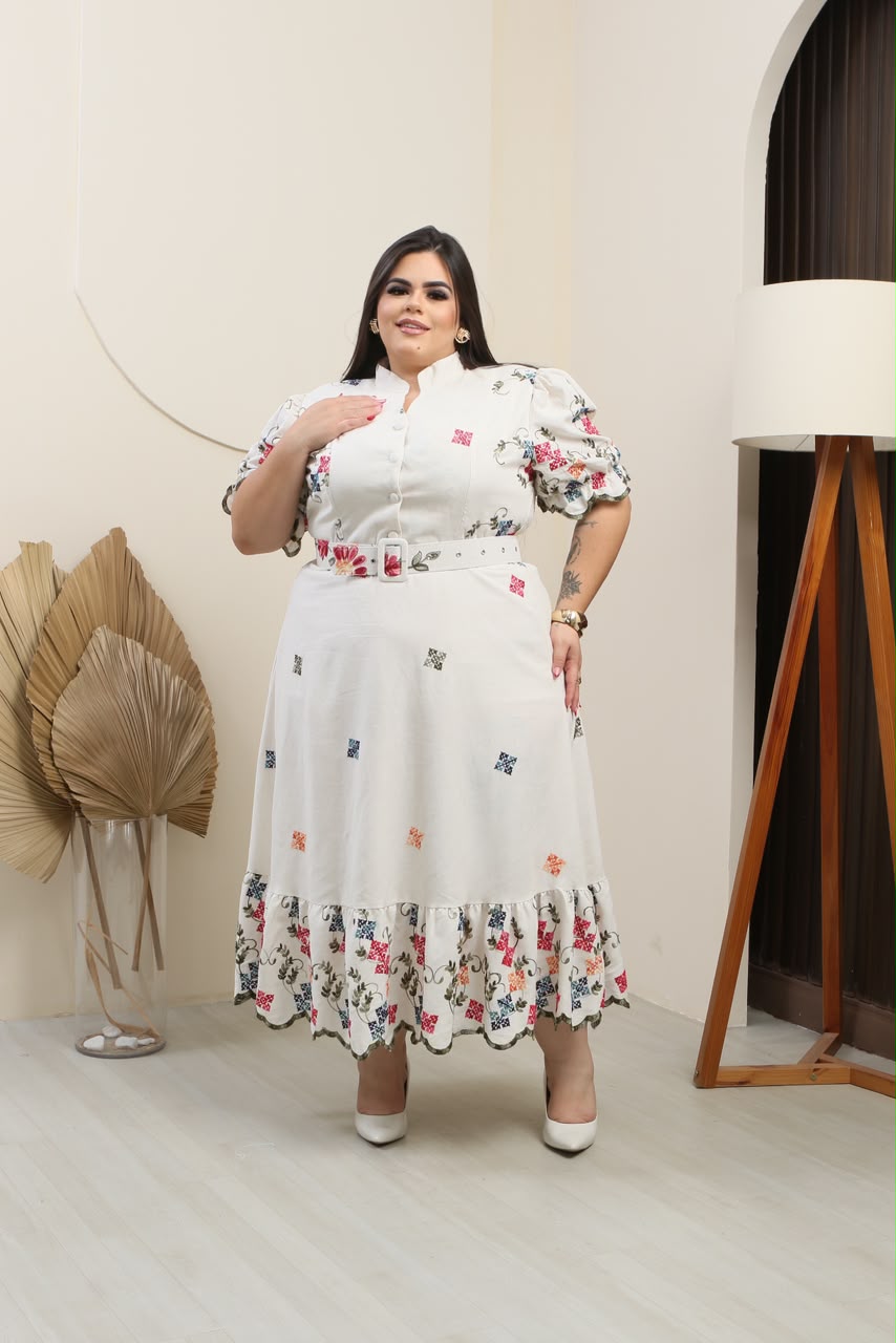 Vestido Midi Plus Size em Linho com Cinto Forrado e Botões no Busto