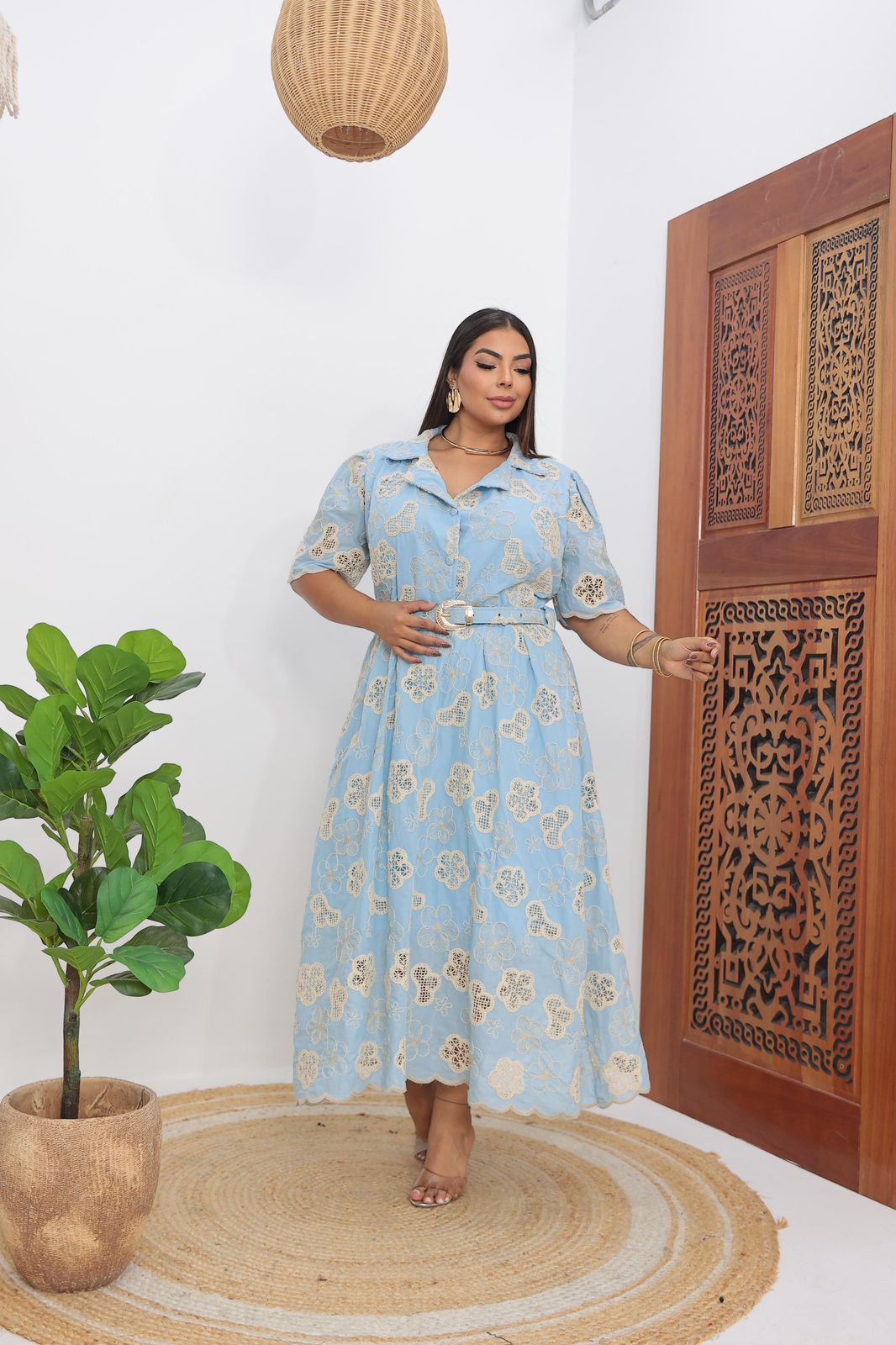 Vestido Plus Size Guipir com Cinto Forrado em Laise Bordado