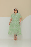Vestido Midi Plus Size com Botões no Busto – Tecido Rechilieu