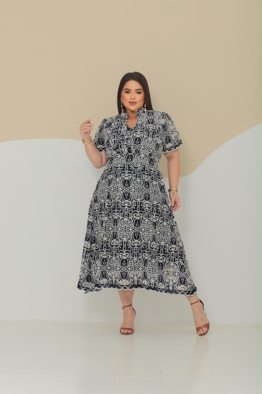 Vestido Midi Plus Size com Botões no Busto – Tecido Rechilieu