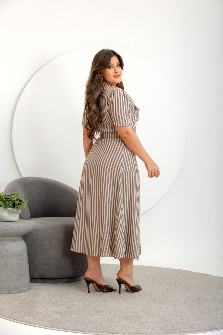 Chemise Listrada com Cinto, Bolsos e Forro - Tecido Linho