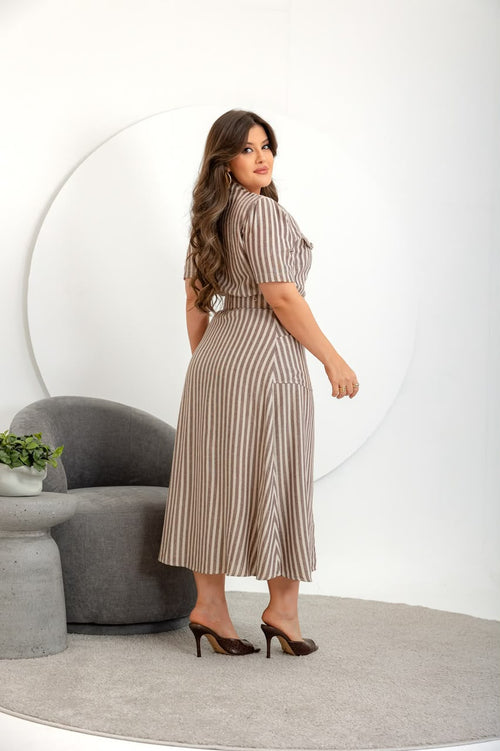 Chemise Listrada com Cinto, Bolsos e Forro - Tecido Linho