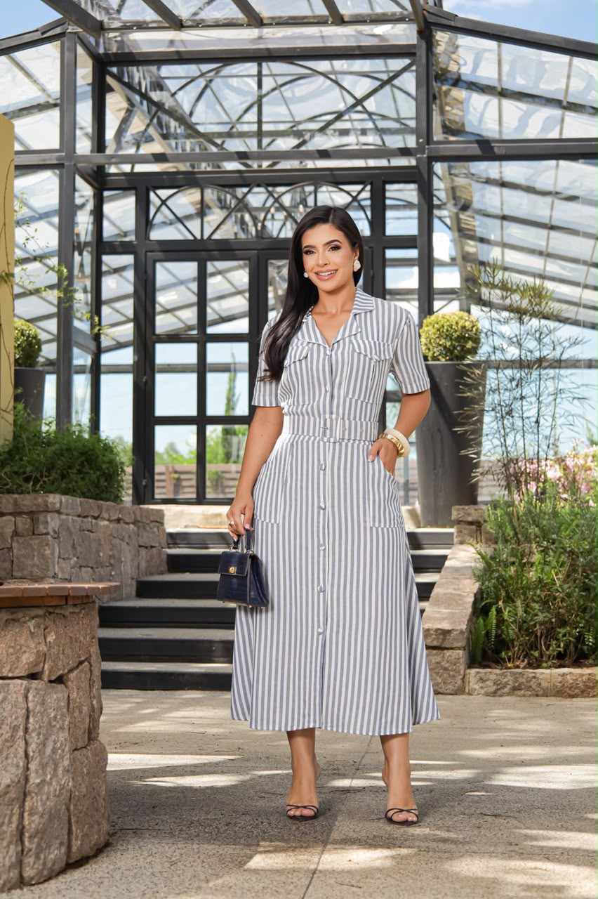 Chemise Listrada com Cinto, Bolsos e Forro - Tecido Linho