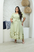 Vestido Plus Size com Regulagem na Cintura - Tecido Jacquard