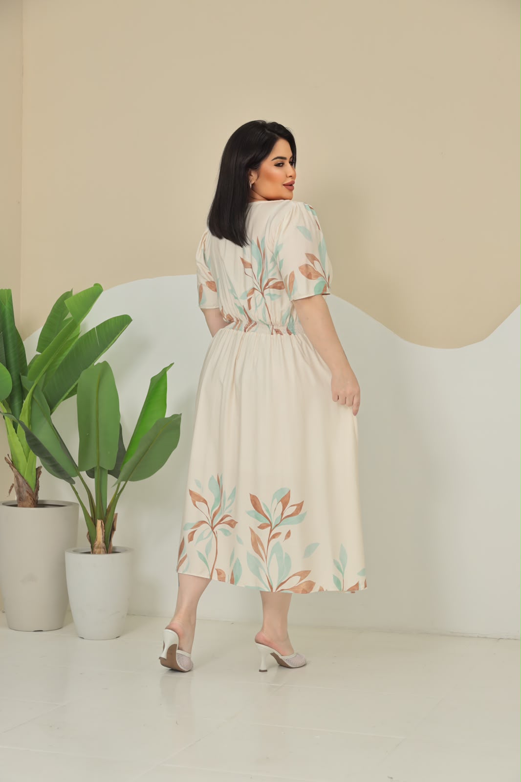 Vestido Plus Size com Regulagem na Cintura - Tecido Jacquard