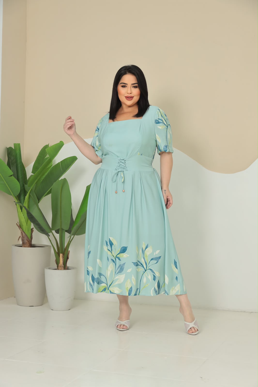 Vestido Plus Size com Regulagem na Cintura - Tecido Jacquard