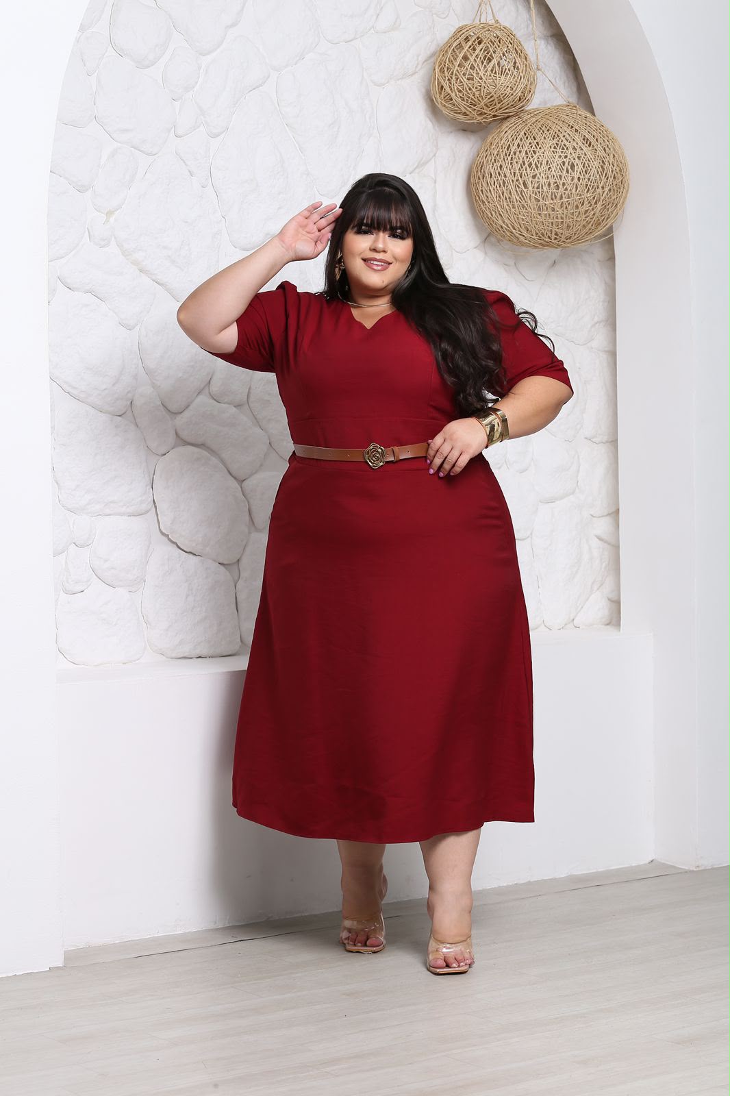Vestido Midi Plus Size com Cinto - Tecido Sensorial