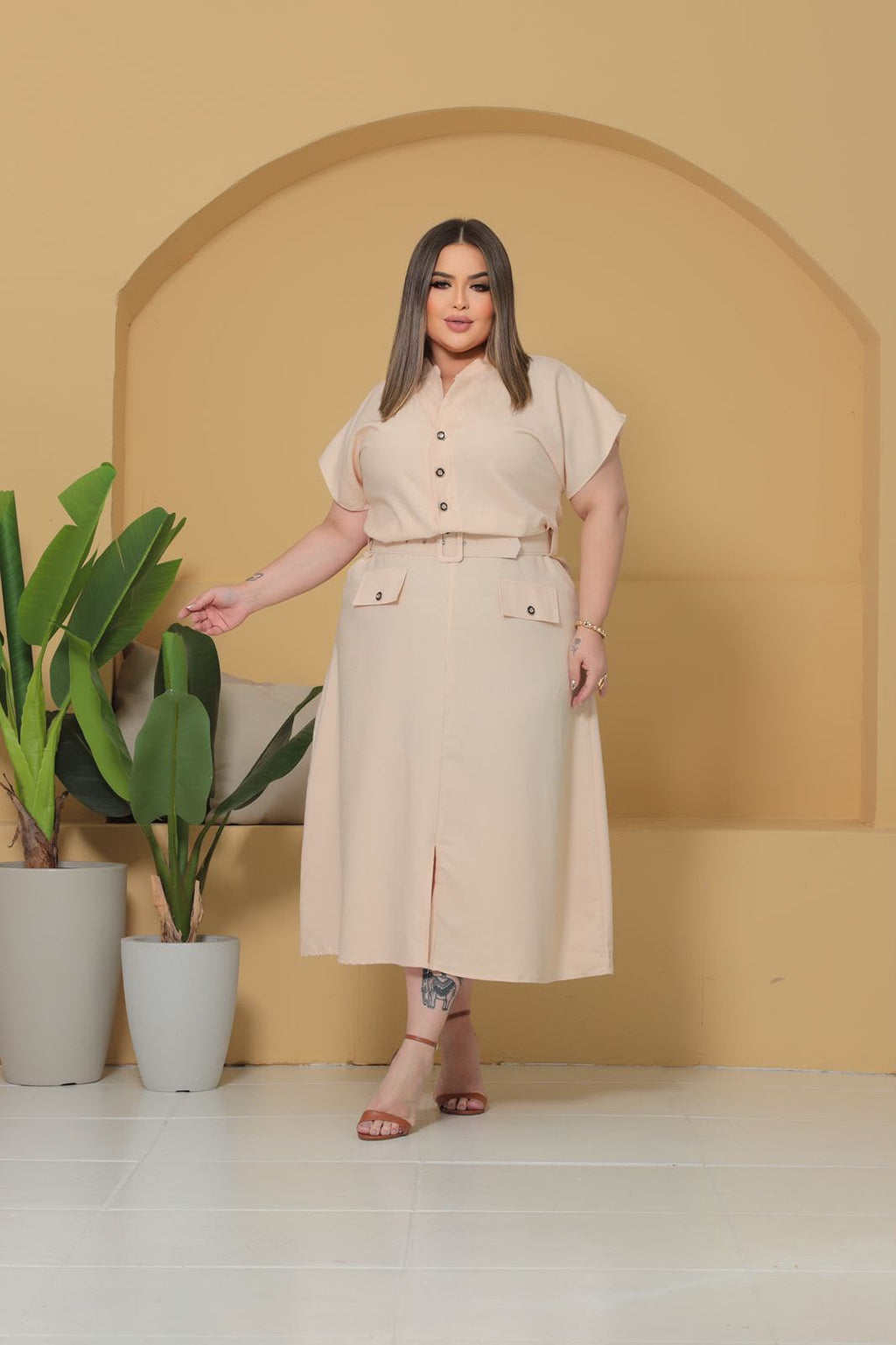 Vestido Midi Plus Size com Bolsos Frontais e Cinto - Tecido Sensorial