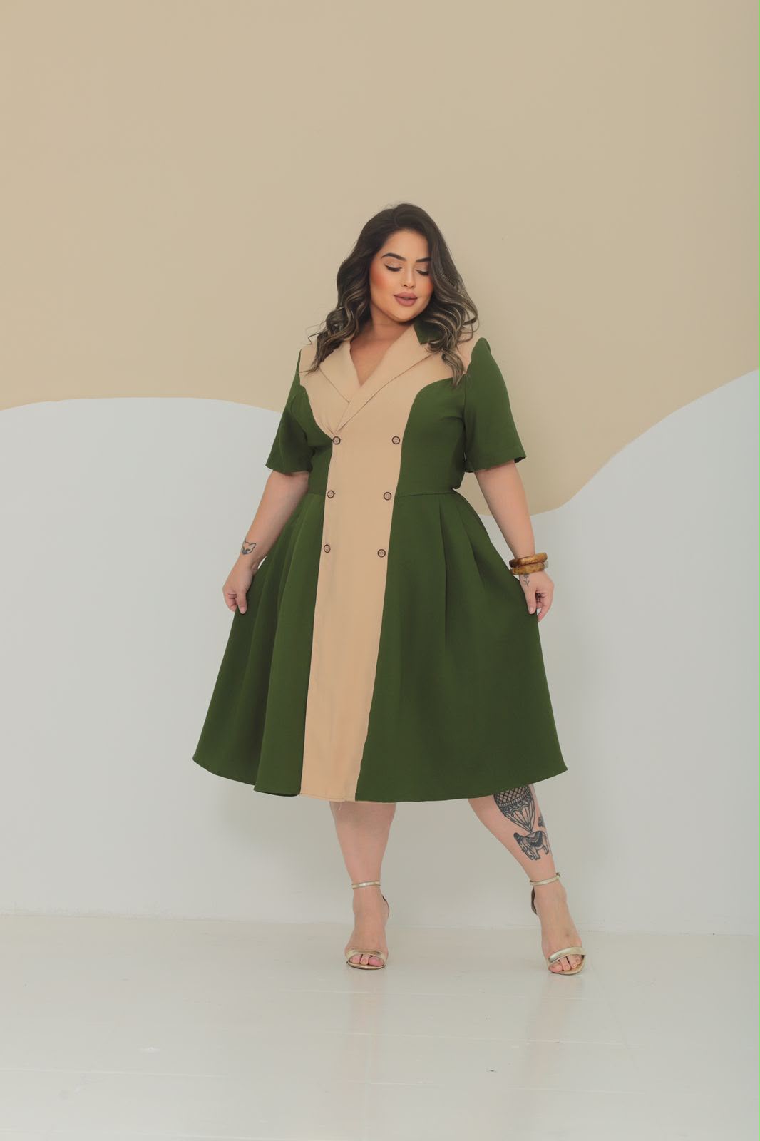 Vestido Plus Size Bicolor – Tecido Sensorial