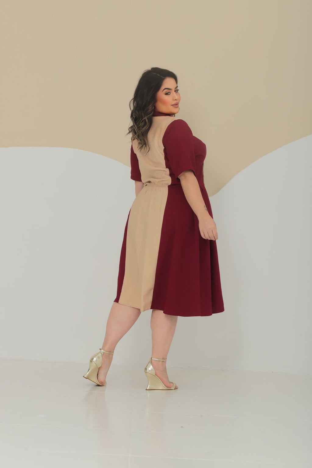 Vestido Plus Size Bicolor – Tecido Sensorial