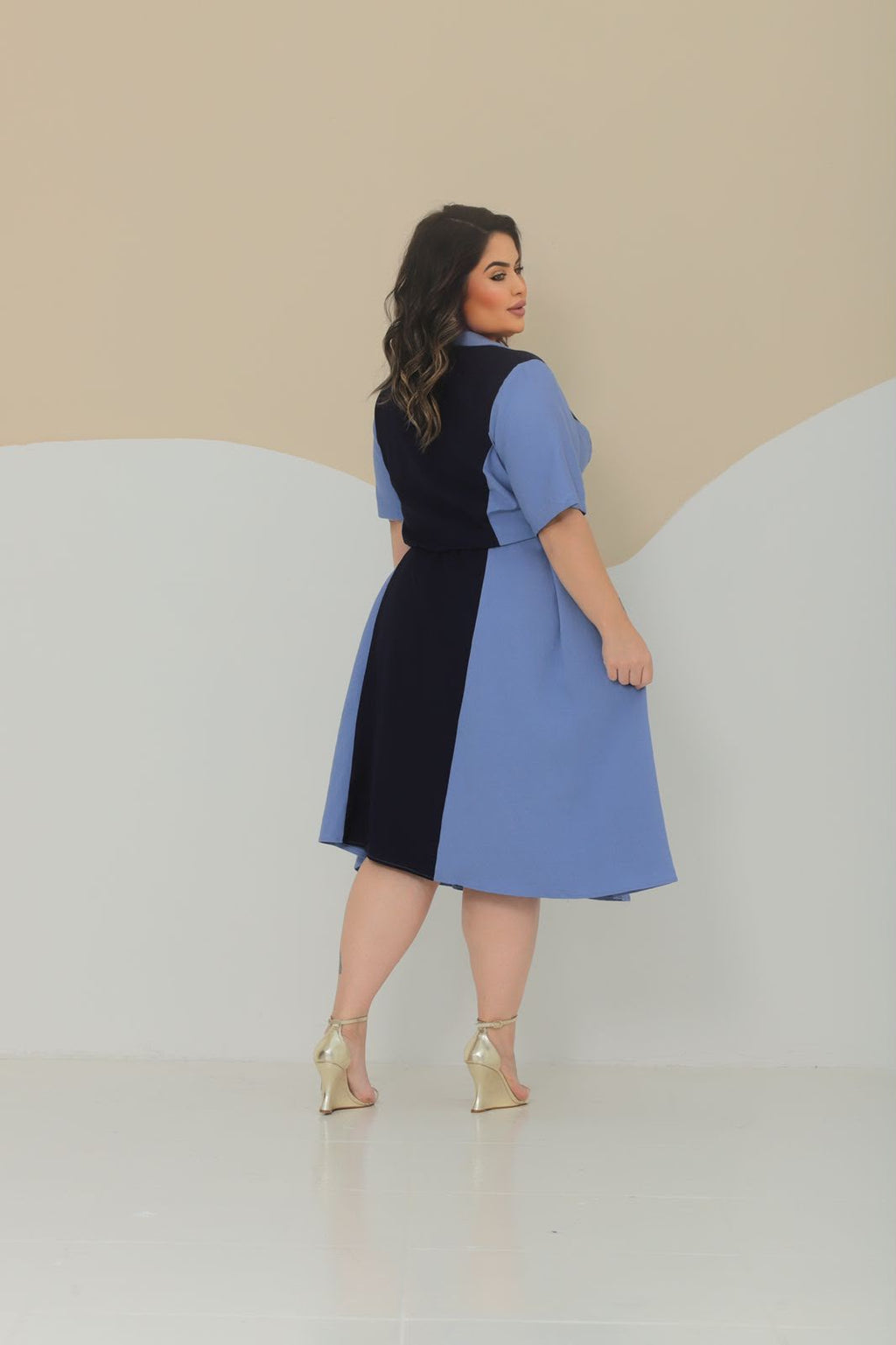 Vestido Plus Size Bicolor – Tecido Sensorial