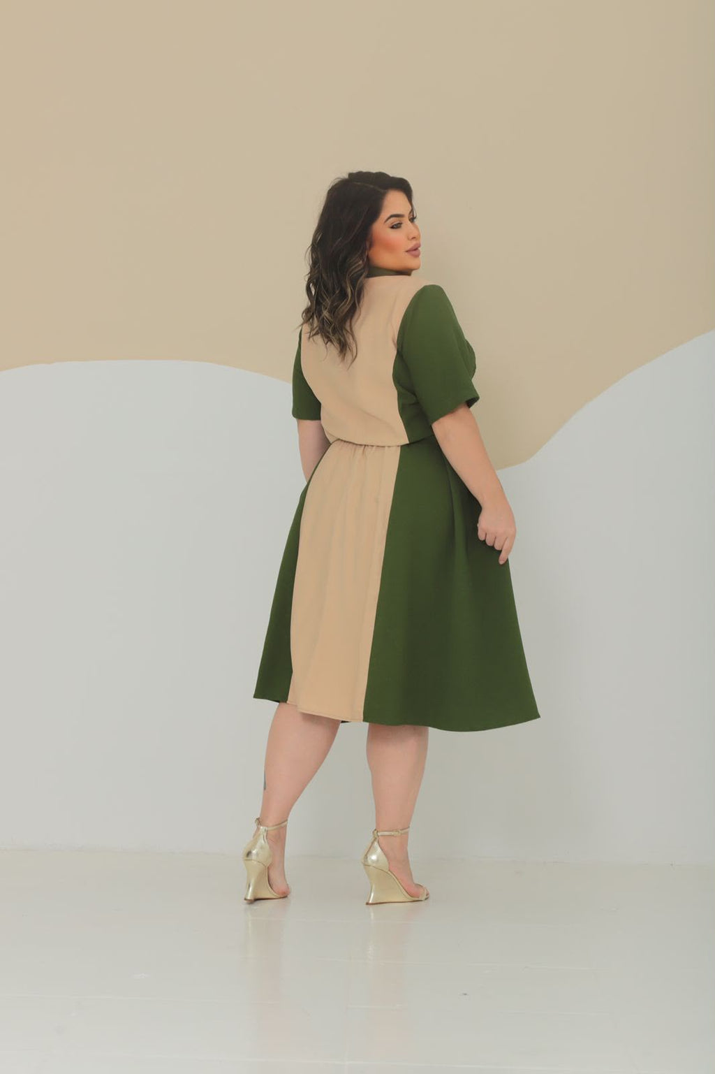 Vestido Plus Size Bicolor – Tecido Sensorial