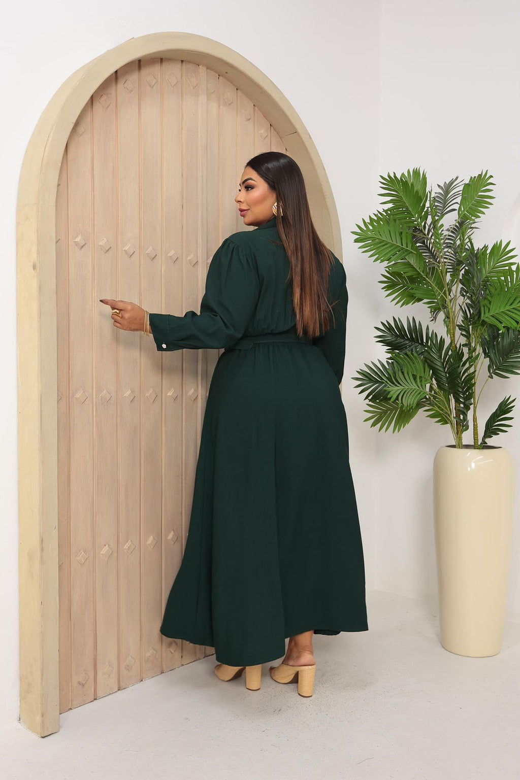 Chemise Longa Plus Size de Manga Longa com Cinto e Bolsos – Tecido Sensorial