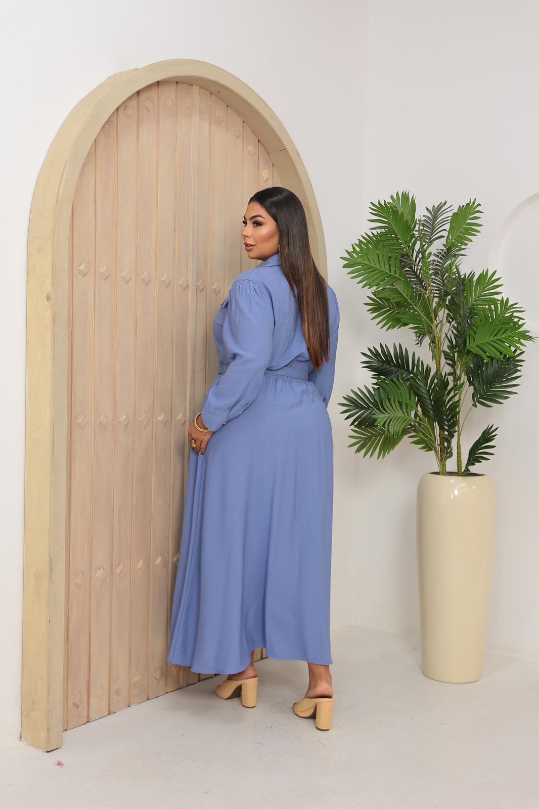 Chemise Longa Plus Size de Manga Longa com Cinto e Bolsos – Tecido Sensorial